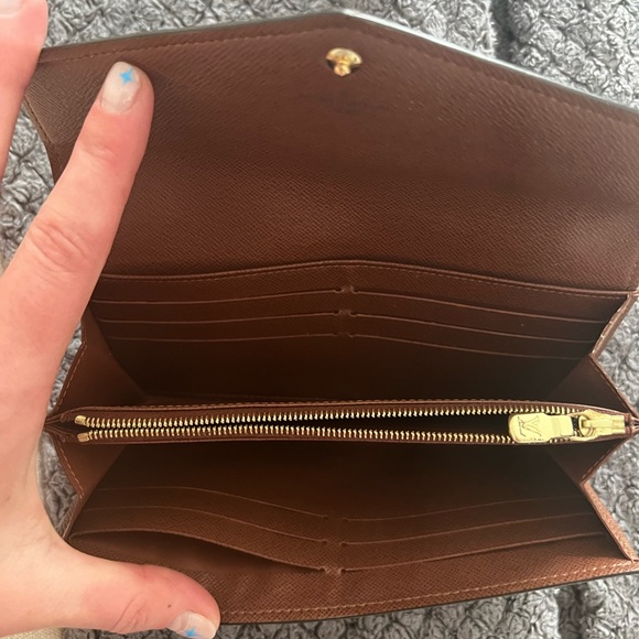 Authentic Louis Vuitton Sarah wallet - Picture 5 of 8